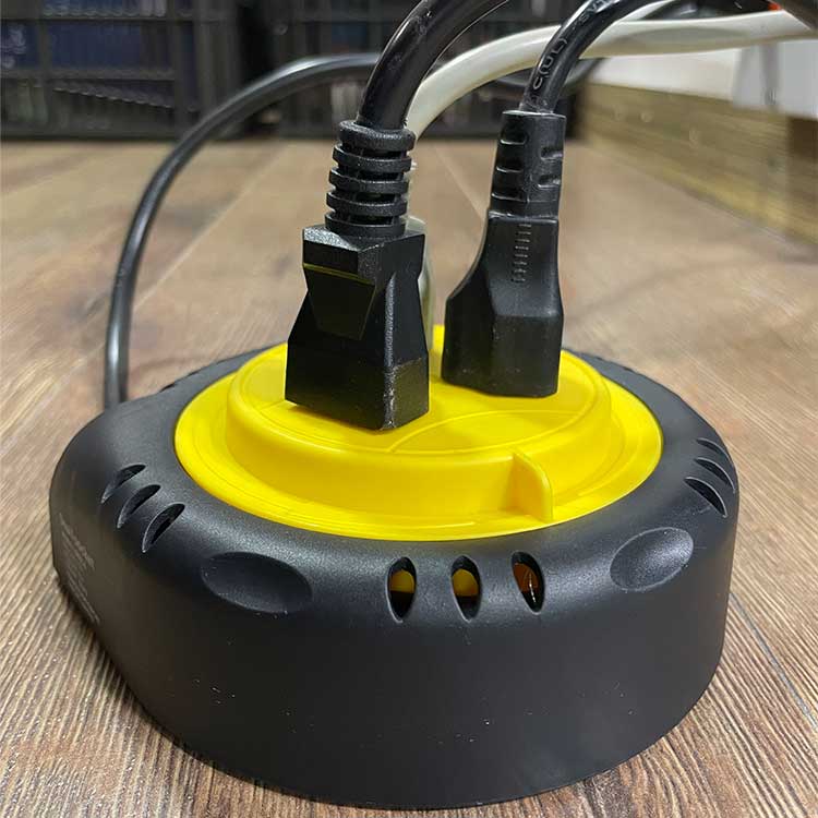 Extensión de luz para el hogar y oficina con manivela para guardar cable 1.50 metros