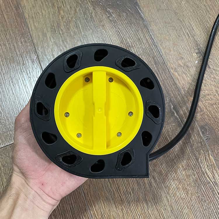 Extensión de luz para el hogar y oficina con manivela para guardar cable 1.50 metros