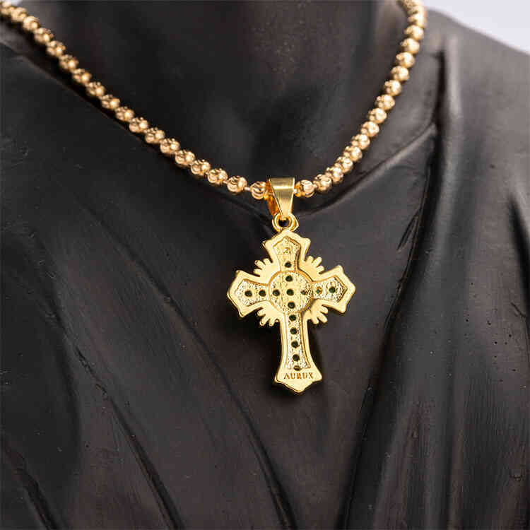 Dije Cruz Estilo Gótica Tipo Esmeralda | ORO AURUX
