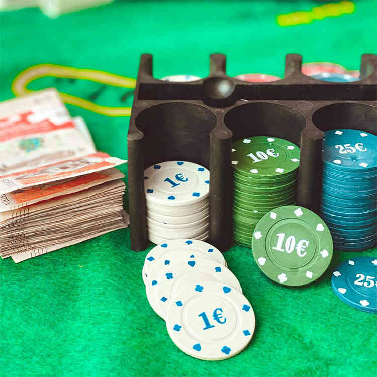 Set de Juego Poker Texas Hold'em Caja Metálica 200 Fichas