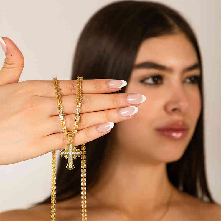 Dije Cruz Estilo Gótica Tipo Diamante | ORO AURUX